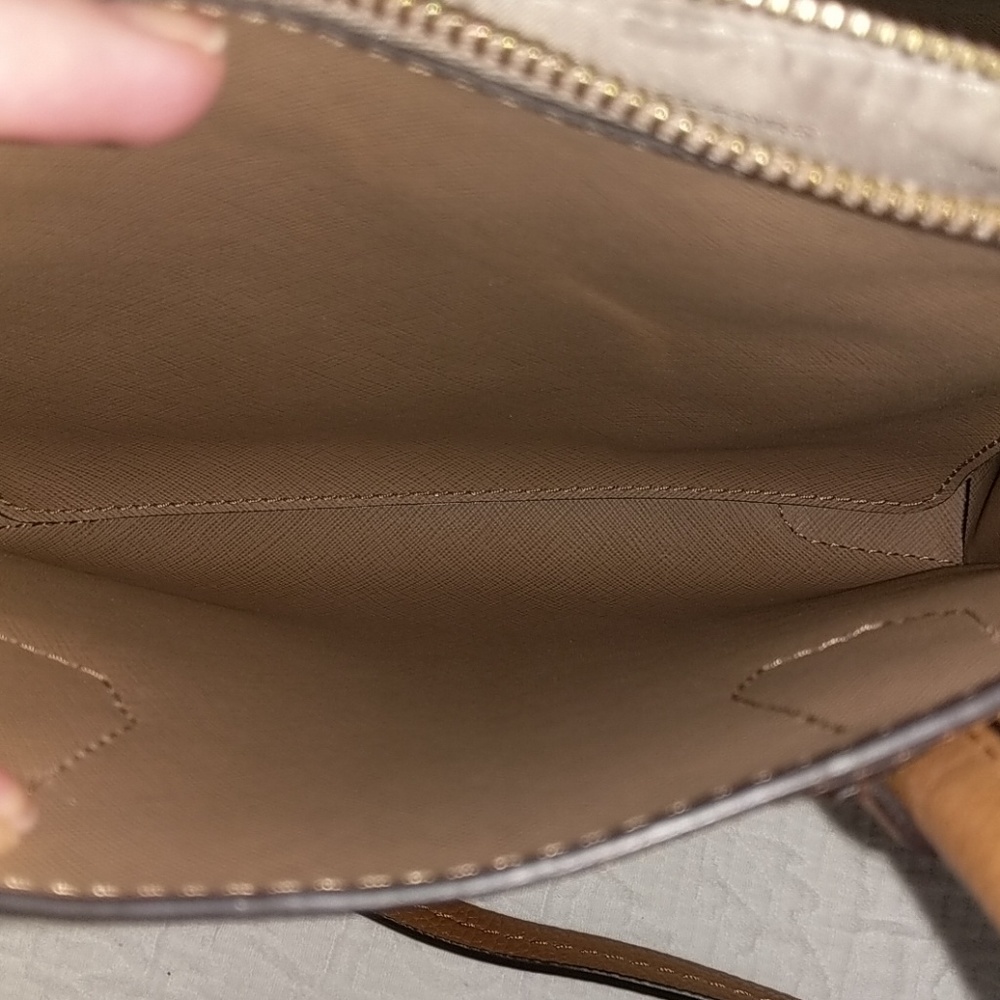 NWOT Michael Kors Mercer Crossbody in Acorn - Picture 5 of 6